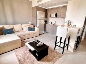 TV - Apartment with pools, golf and beach club! (Playa del Carmen)