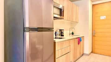 Fridge, coffee/tea maker, cookware/dishes/utensils