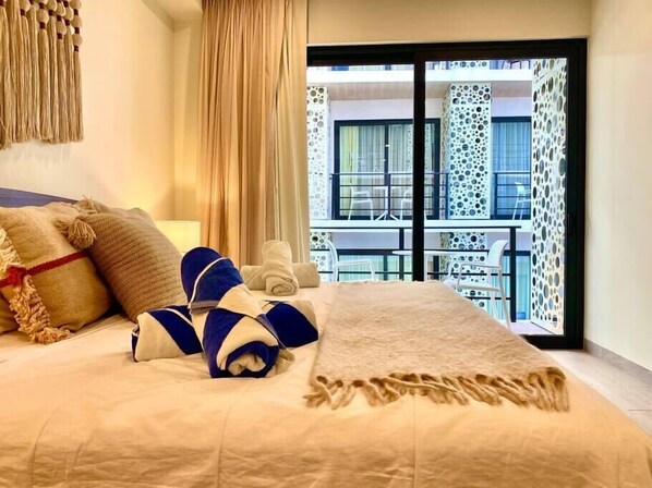 Iron/ironing board, WiFi, bed sheets