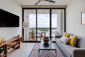 TV - Stunning Lagoon View Condo Pool & Gym 9th Floor (CancÃºn)