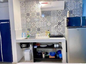 Fridge, coffee/tea maker, cookware/dishes/utensils