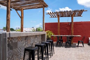 Outdoor dining - Central Studio + Rooftop, Downtown Cancun (Cancún)