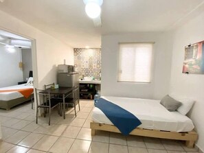 1 chambre, fer et planche à repasser, Wi-Fi, draps fournis