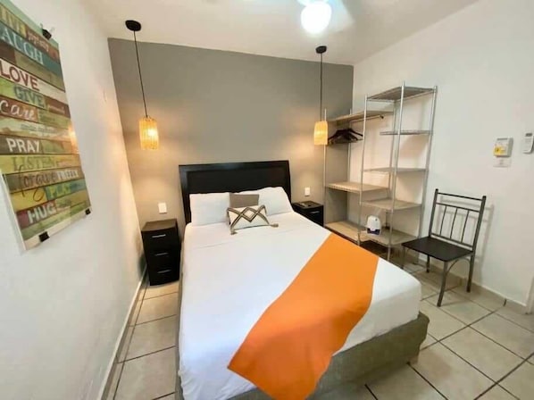 1 chambre, fer et planche à repasser, Wi-Fi, draps fournis