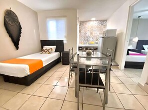 1 chambre, fer et planche à repasser, Wi-Fi, draps fournis