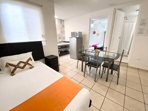 1 chambre, fer et planche à repasser, Wi-Fi, draps fournis