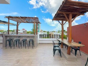 Outdoor dining - ♥Coco 8♥ Studio 1 bedroom, Wi-Fi, A/C and rooftop (CancÃºn)