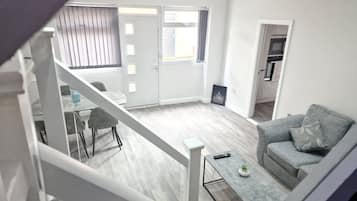 Luksushuoneisto, oma kylpyhuone (Apartment 2) | Lounge