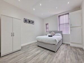 Luxury Apartment, Private Bathroom (Apartment 2) | 3 bedrooms - Dysa Waterloo Apartments (Blackpool)