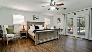 4 bedrooms, desk, iron/ironing board, free WiFi