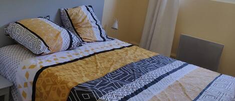 2 bedrooms, travel cot, WiFi