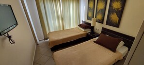 2 Schlafzimmer, Zimmersafe, Bügeleisen/Bügelbrett, kostenloses WLAN