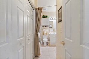 Signature Condo, 3 Bedrooms, Pool Access, Golf View | Bathroom