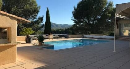 Summer 2024, between hills and calanques, a foretaste of Provence