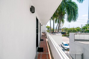 Property grounds - Lovely 2- Bedroom rental unit with Free parking on premises! (Cartagena de Indias)