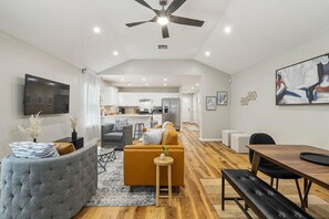 تلفزيون، ألعاب فيديو، كُتُب