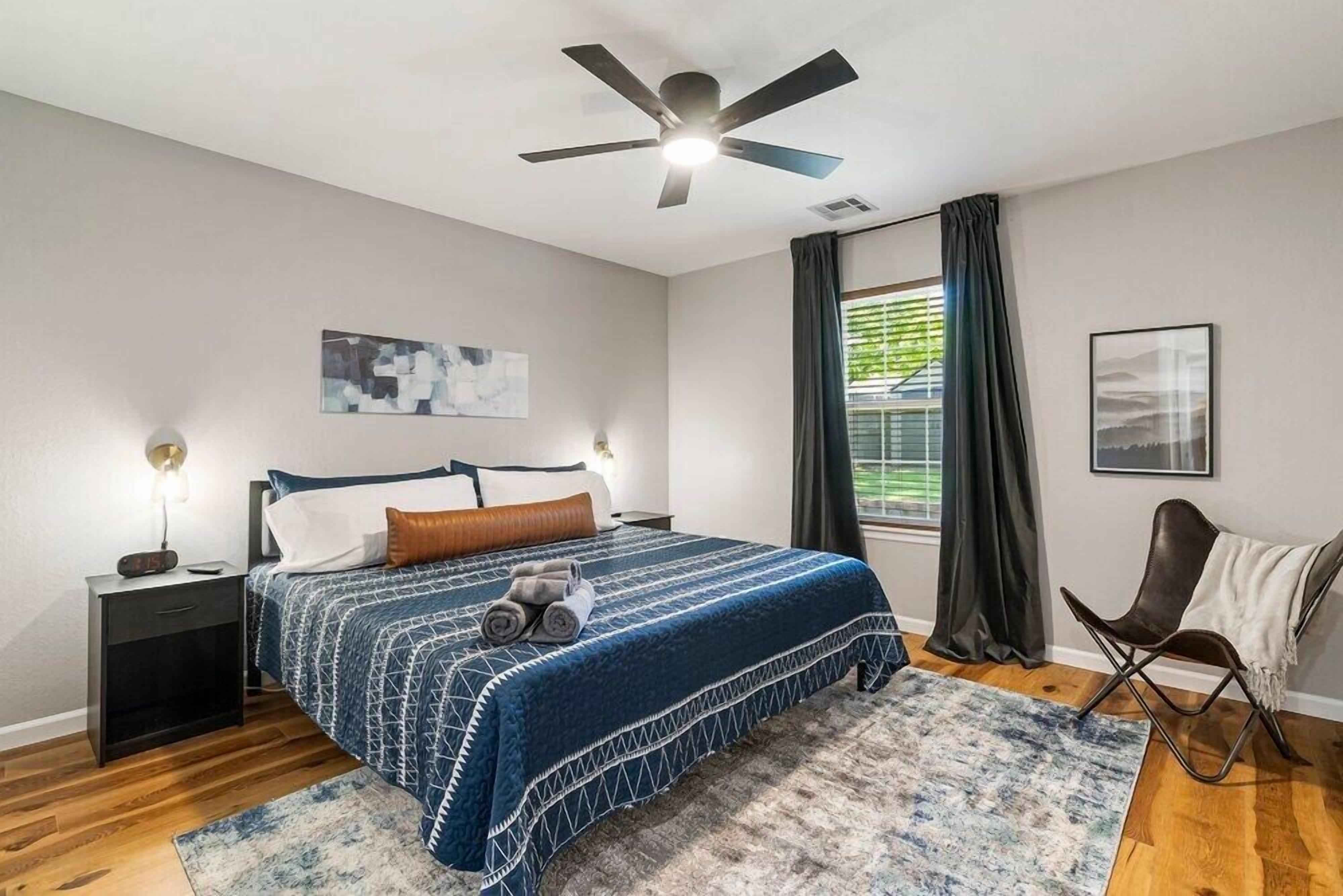 3 bedrooms, iron/ironing board, WiFi, bed sheets