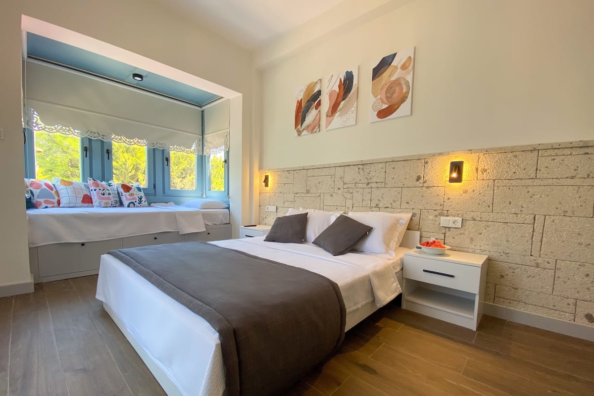 Minibar, in-room safe, free WiFi, bed sheets