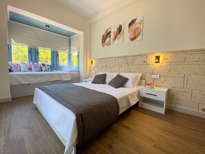 Minibar, coffres-forts dans les chambres, Wi-Fi gratuit, draps fournis