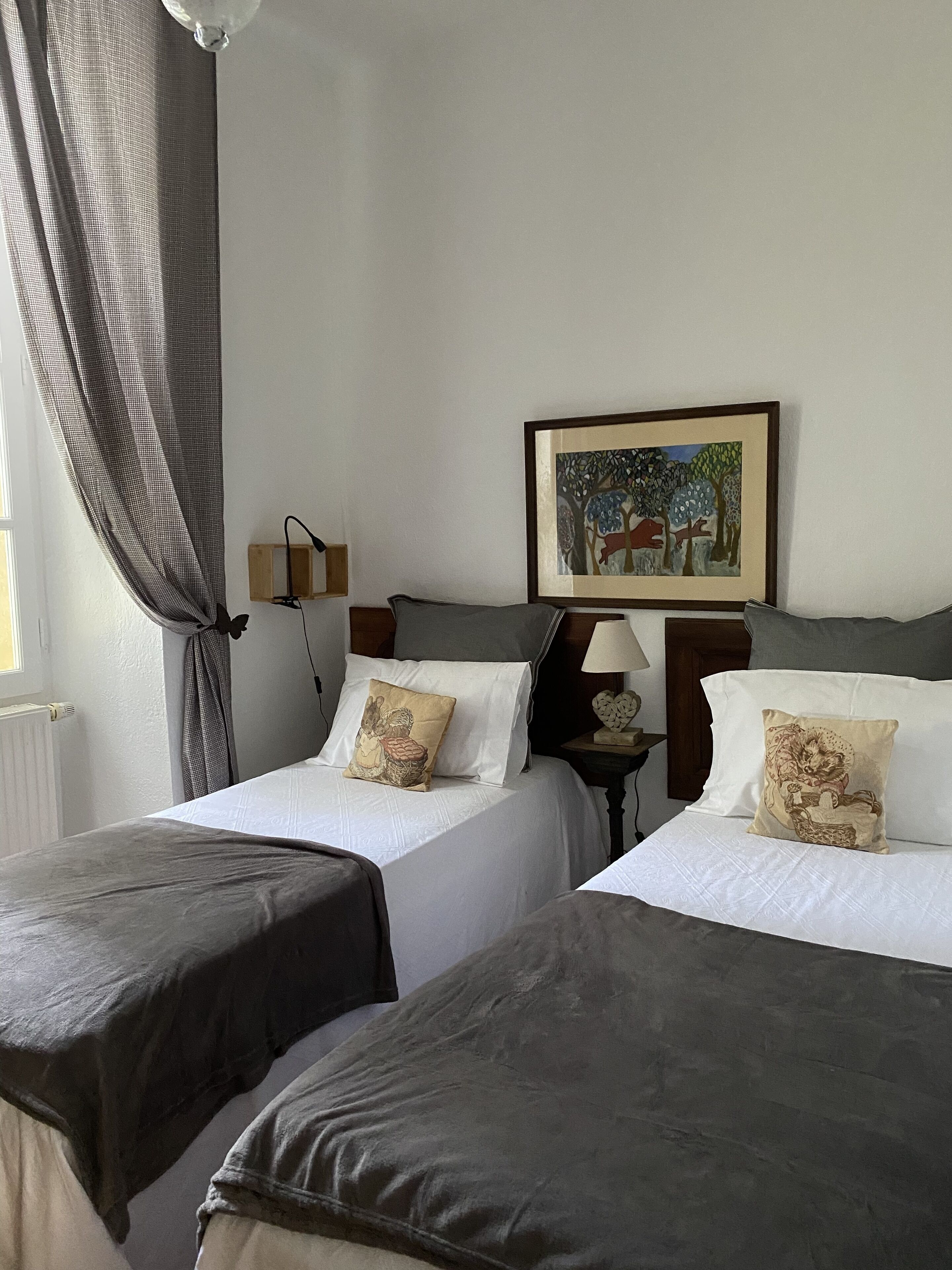 4 bedrooms, desk, iron/ironing board, travel cot
