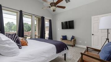 4 bedrooms, desk, iron/ironing board, WiFi