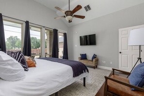 4 habitaciones, escritorio, tabla de planchar con plancha y wifi 