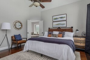 4 habitaciones, escritorio, tabla de planchar con plancha y wifi