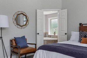 4 bedrooms, desk, iron/ironing board, WiFi