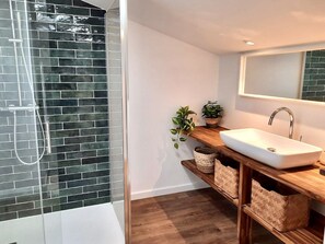 Shower - Californian house (Angresse)