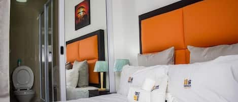 Comfort Room | 2 bedrooms, soundproofing, iron/ironing board, free WiFi