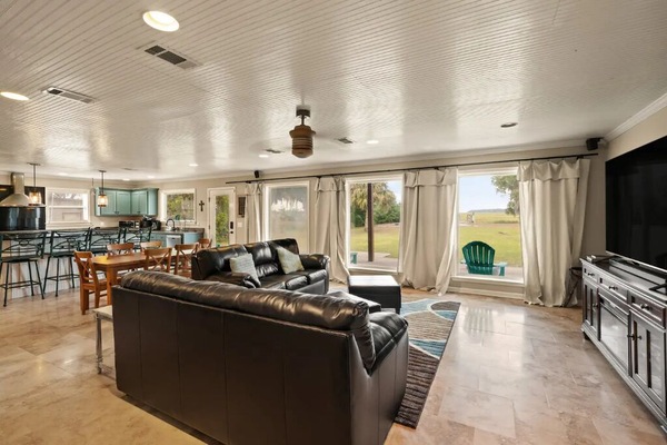 Smart TV, videojuegos, tenis de mesa y libros