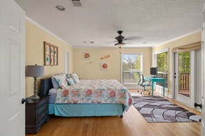 3 bedrooms, desk, free WiFi, bed sheets