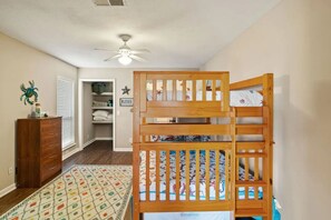 3 bedrooms, desk, free WiFi, bed sheets