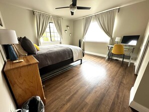 3 bedrooms, desk, free WiFi, bed sheets