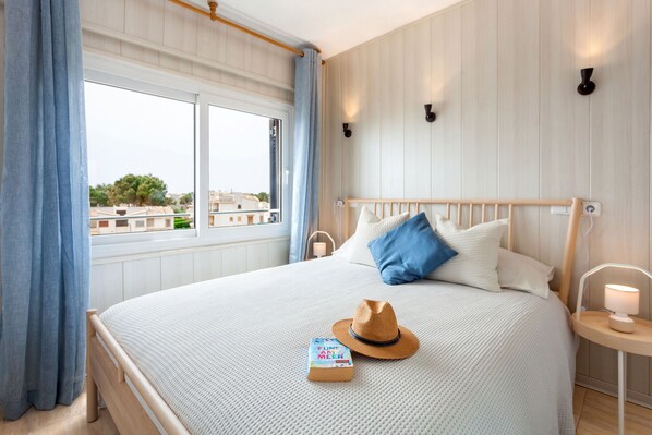 2 chambres, fer et planche à repasser, accès au Wi-Fi (inclus)