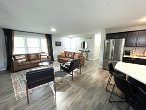 Smart TV, fireplace, foosball - Oakbrook Paradise @ Spring Brook Resort (Wisconsin Dells)