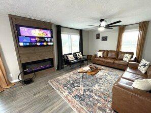 Smart TV, chimenea y futbolito 