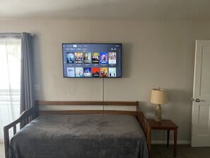 4 bedrooms, desk, free WiFi, bed sheets
