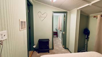 3 bedrooms, desk, free WiFi, bed sheets