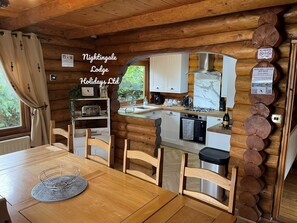 Kjøleskap, mikrobølgeovn, ovn og oppvaskmaskin