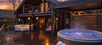 Nightingale Lodge, 2 Storey Scandinavian style lodge, Sleeps 8, Hot tub, Huge fishing deck