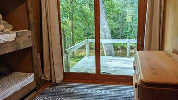 3 bedrooms, free WiFi, bed sheets