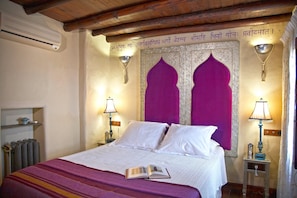 Quarto casal superior | Roupas de cama premium, edredons de pluma, camas Select Comfort
