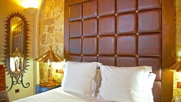 Habitación Premium doble | Ropa de cama de alta calidad y edredones de plumas