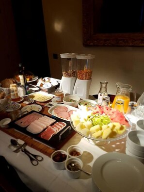 Free daily continental breakfast