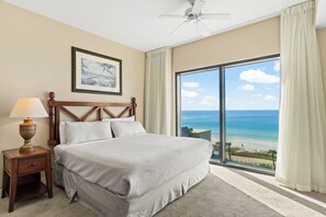 Tabla de planchar con plancha, wifi, ropa de cama