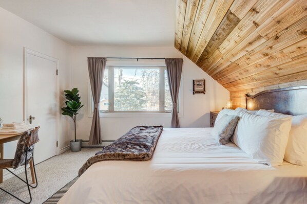 Deluxe House, 4 Bedrooms | Free WiFi, bed sheets