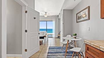 StrykjÀrn/strykbrÀda, wi-fi och sÀngklÀder