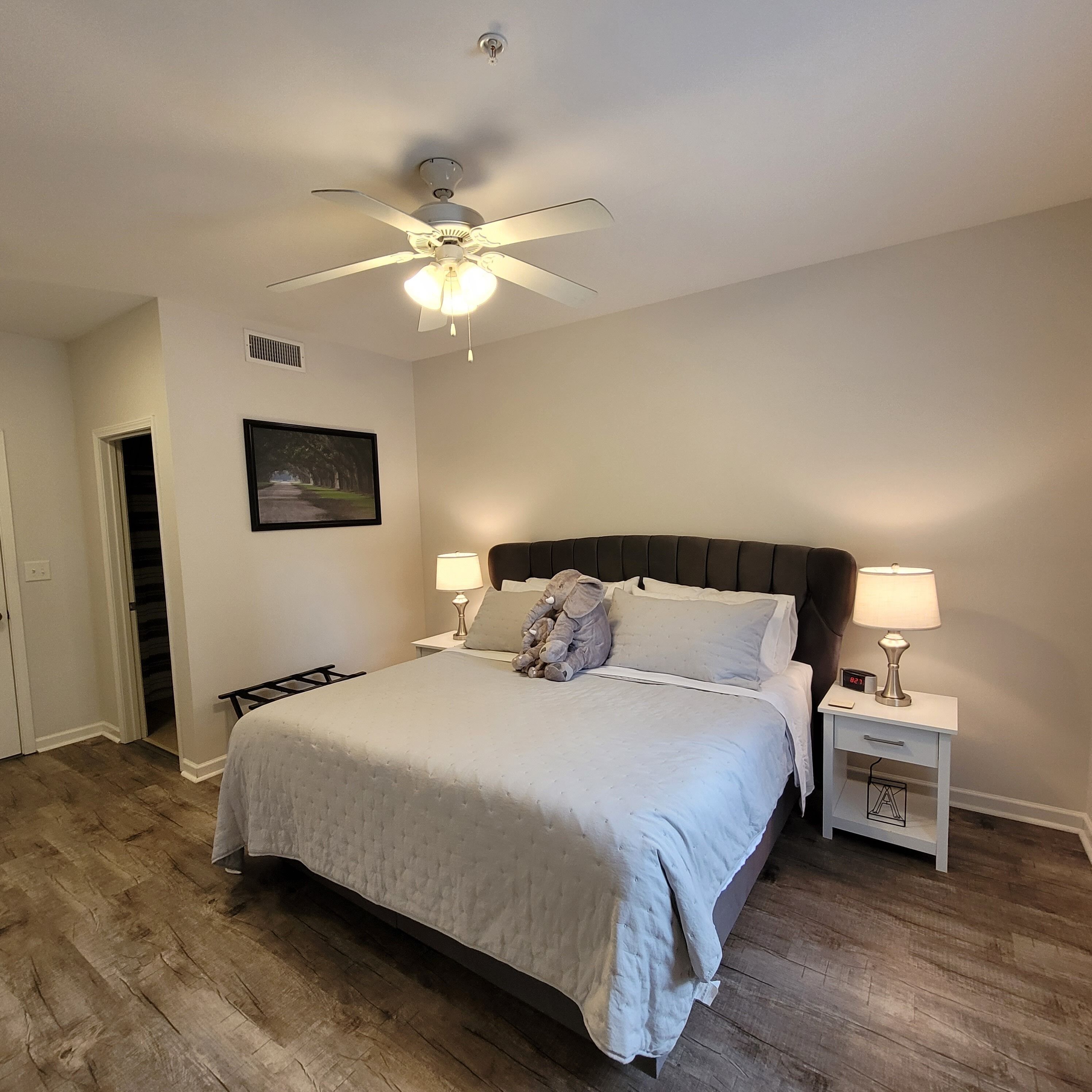 2 habitaciones, tabla de planchar con plancha y wifi gratis 