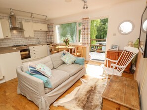 Cottage | Interior - Willow Cabin (Cowes)